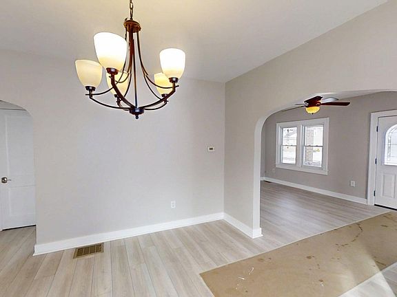 4th image of 27 Beechgrove Ave
