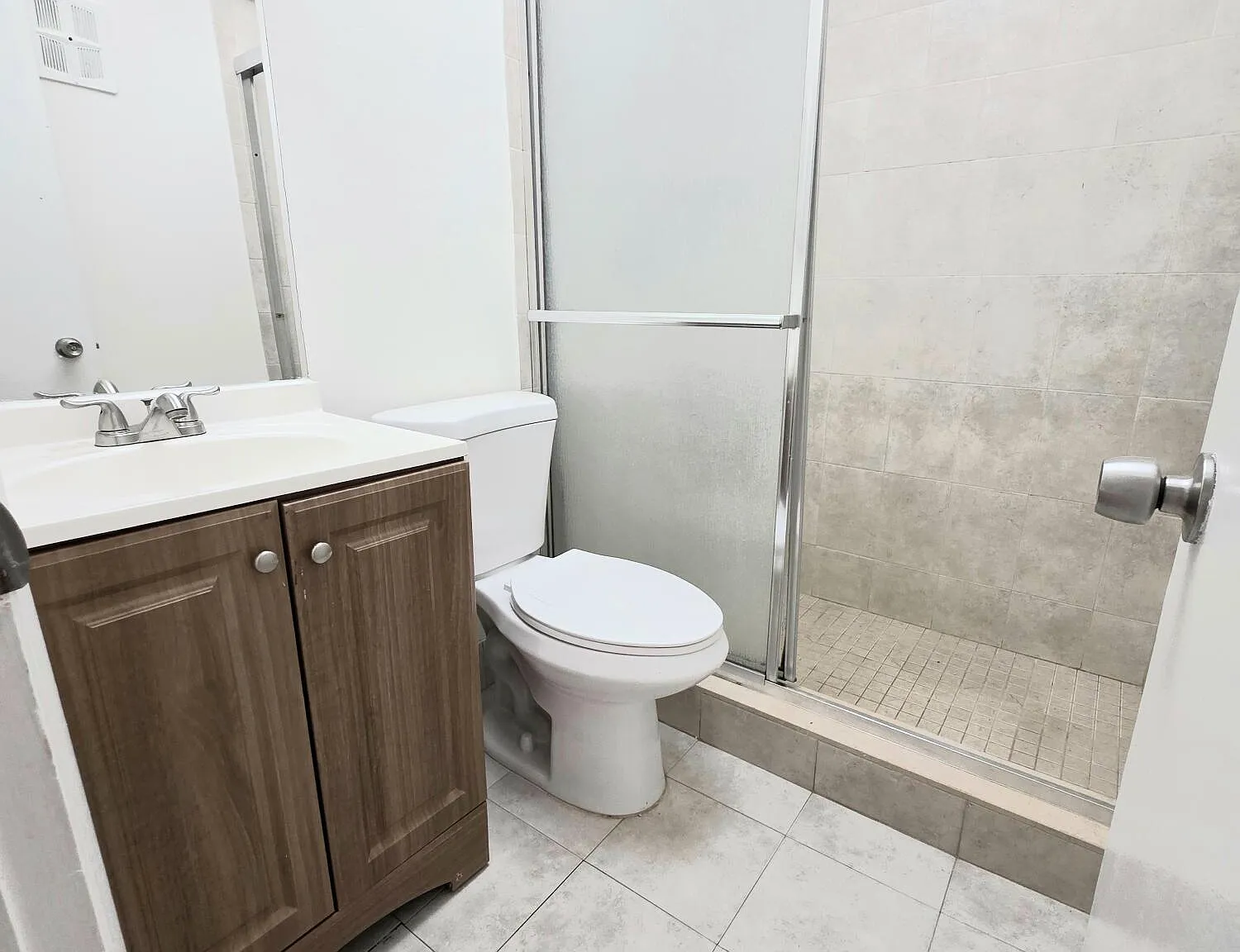 2 bed, 2.0 bath, 995 sqft, $2,045 — Photo 2