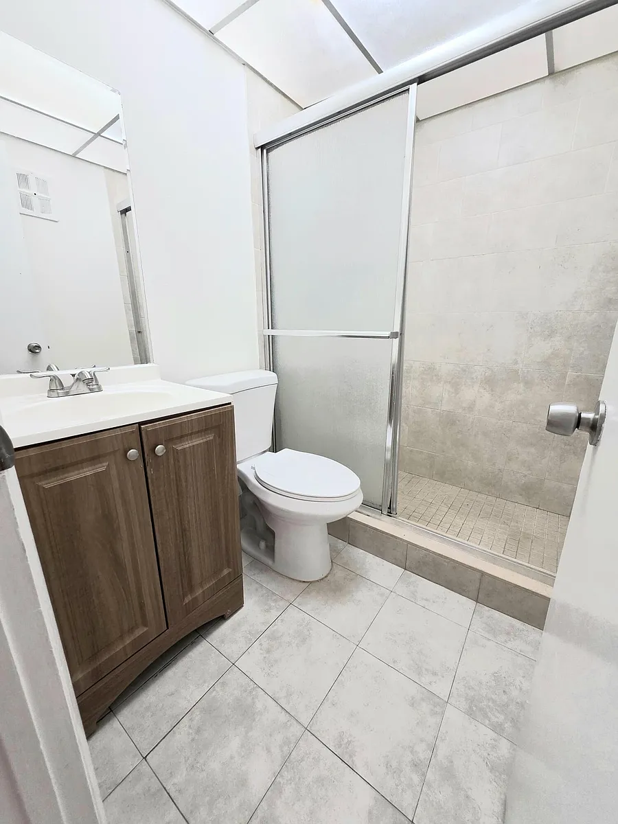 Building Photo - 683 NW 13th St #27