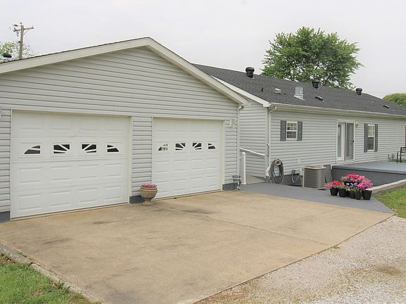 4th image of 586 W Glendale St