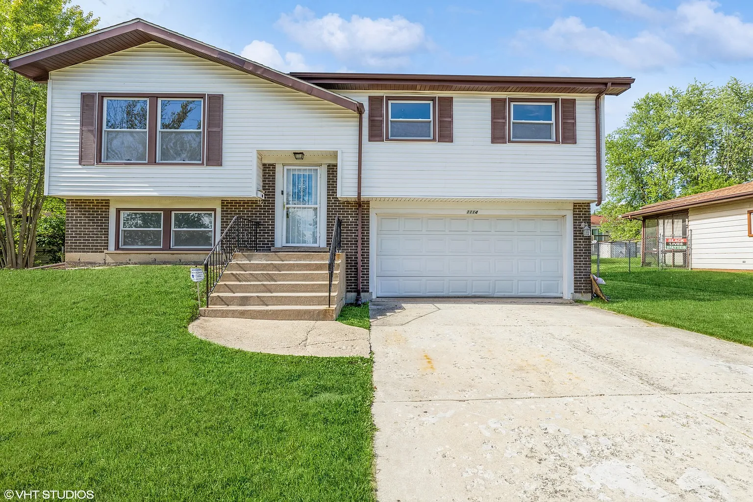 1114 Amherst Ln photo 1