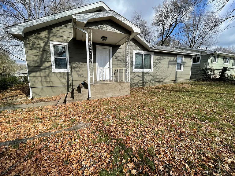 2605 E Division St — Photo 2