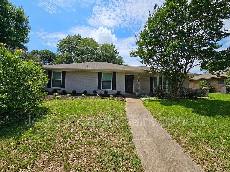 216 Wesley Dr — Photo 7