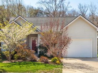 118 Woodcreek Cir, Swannanoa, NC 28778