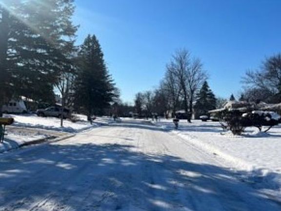 Exterior Neighborhood (street photo)