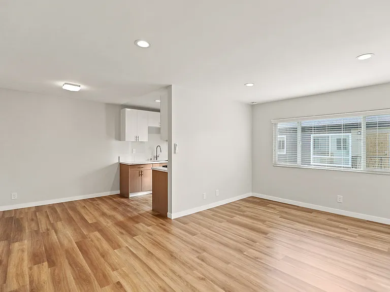 1352 W 36th St #B — Photo 6