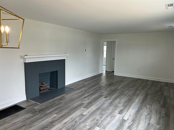 4th image of 724 Nutwood St