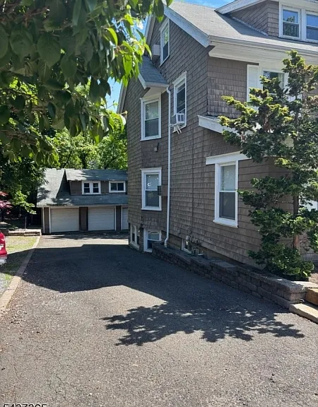9 Laurel Pl — Photo 3