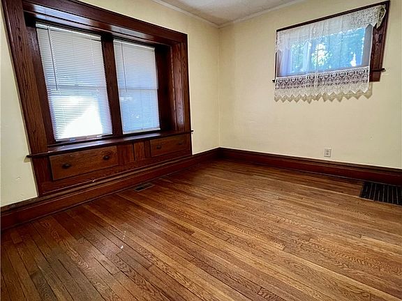 4th image of 1116 Murray Ave