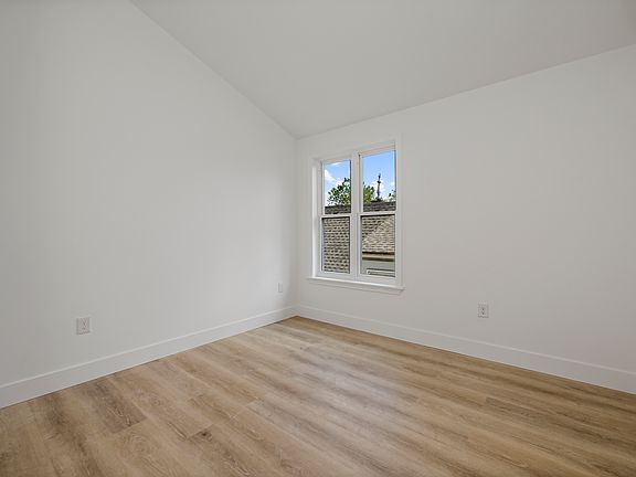 4th image of 3039 Young Ave #1