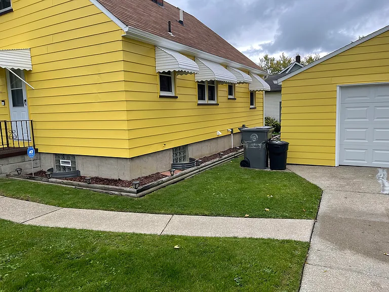 2259 Burbank Ave — Photo 3