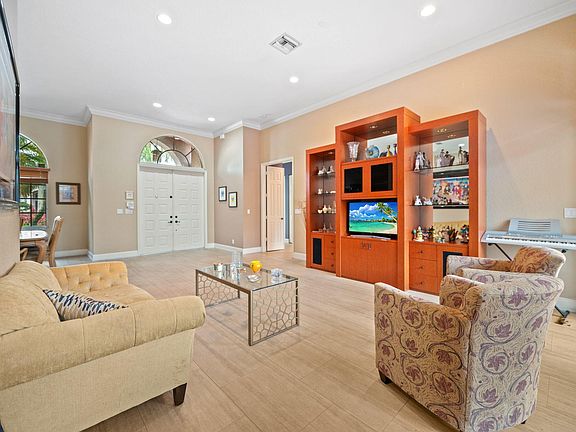 5th image of 77 NW 108th Way