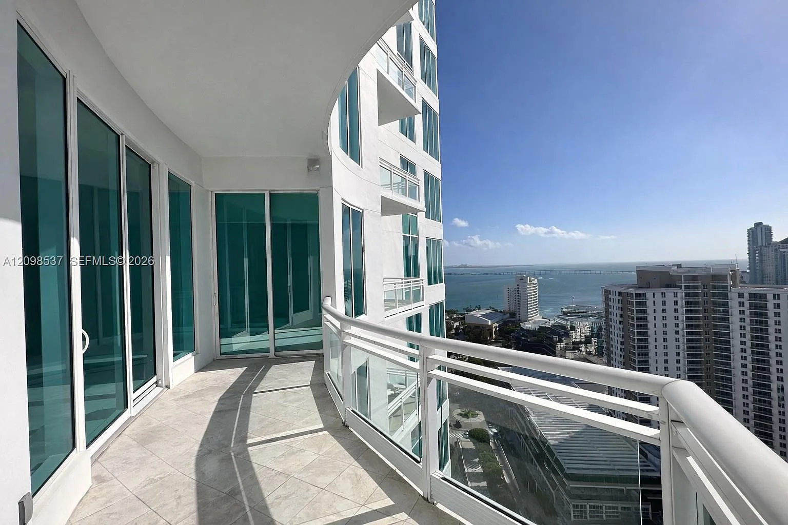 Asia Condo — Photo 2