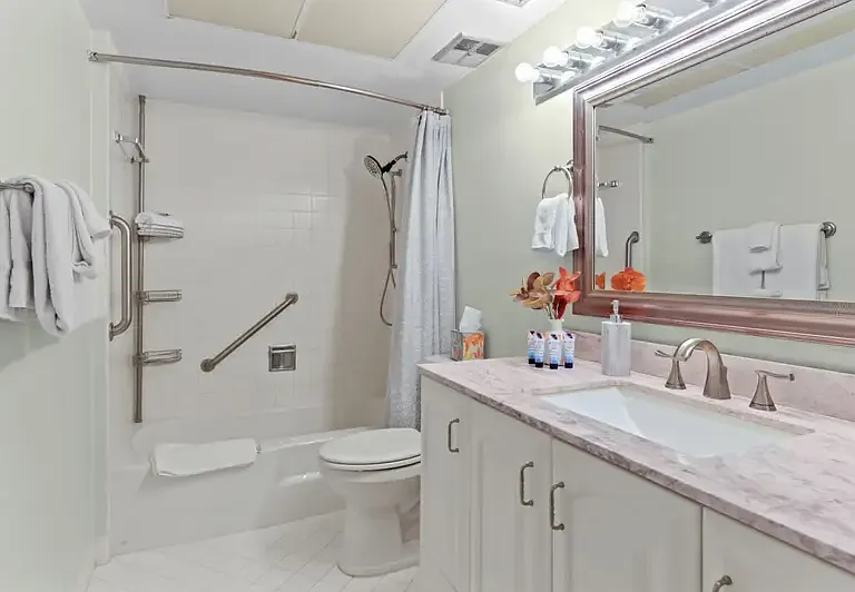 4550 Cove Cir #704 — Photo 11