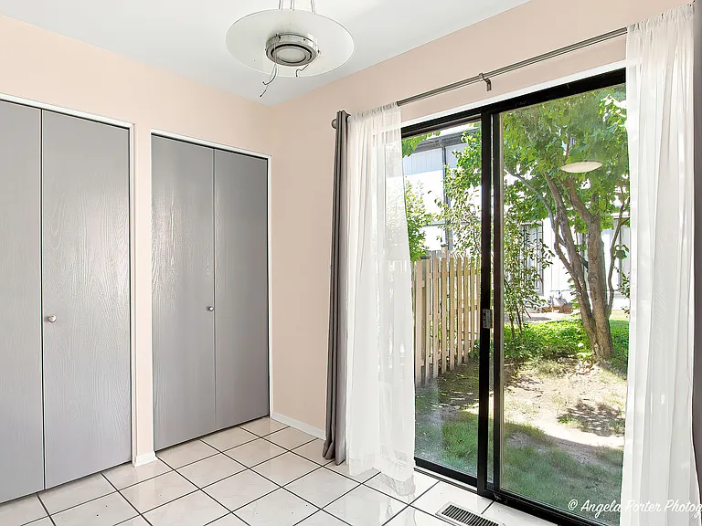 246 Shadowbend Dr — Photo 8