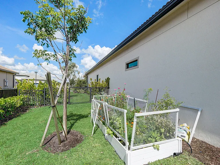 9234 Balsamo Dr — Photo 43
