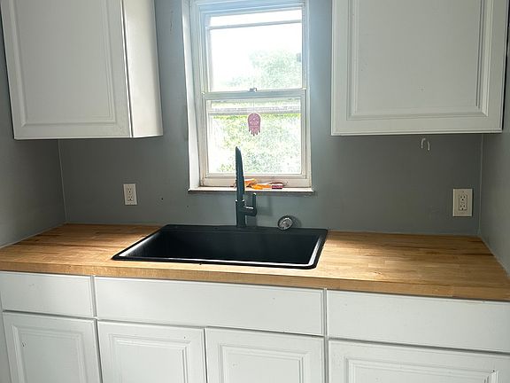 5th image of 1123 Maureen Ln Unit 2