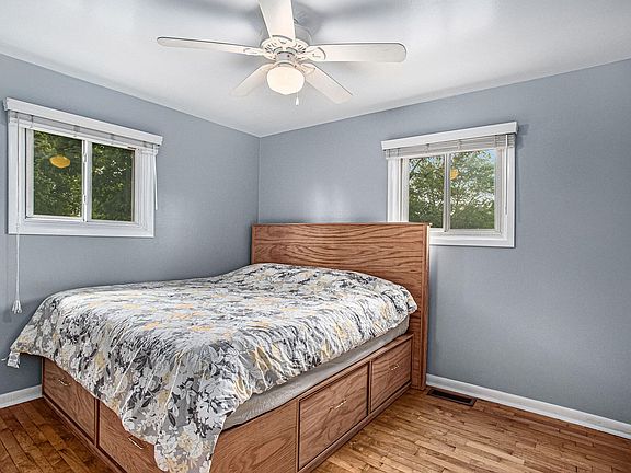 3rd image of 702 Cambridge Dr