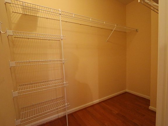 Master Bed Walk In Closet