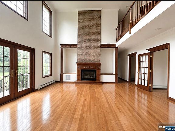 5th image of 604 Grandview Ter