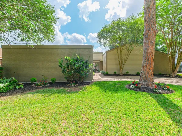 10727 Villa Lea Ln, Houston, TX 77071