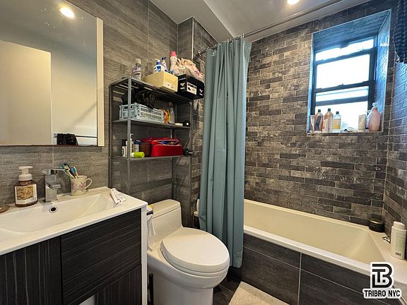 5th image of 206 Clarkson Ave #2A