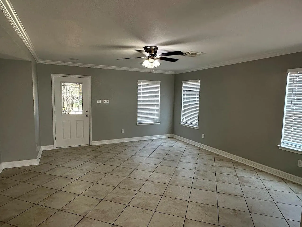 3 bed, 2.0 bath, 1508 sqft, $1,800 — Photo 2