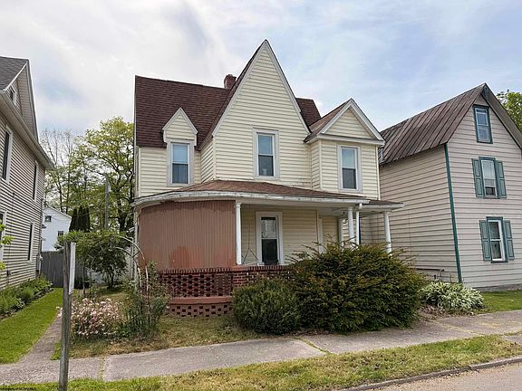 3rd image of 402 Center St