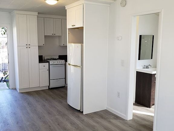 3rd image of 4413 Alabama St