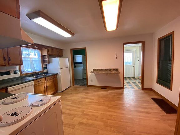5th image of 625 E Lake Ave