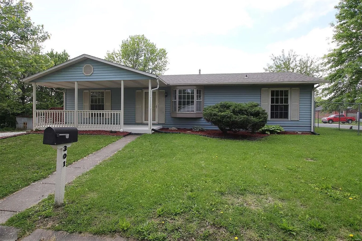 301 Camelford Dr photo 1