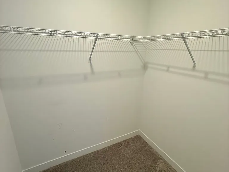 1046 Elmwood Ln — Photo 39