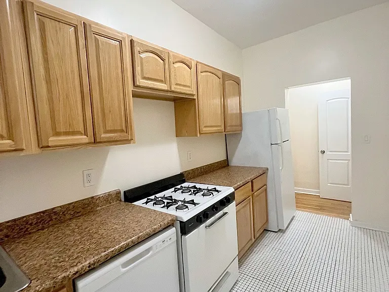 35 Central Park N #4D — Photo 5