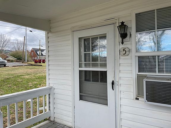 2nd image of 111 W Walnut St #5