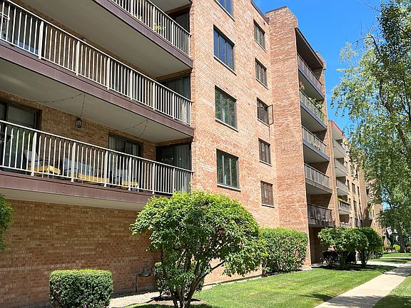 2nd image of 905 Center St Unit 104