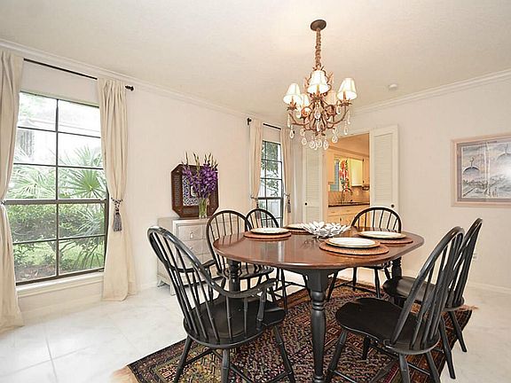 5th image of 923 Daria Dr