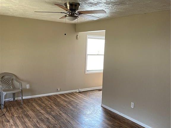 2nd image of 19317 Meadowlark Ln