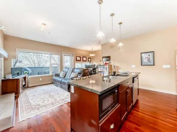 1828 W 14th St SW #201, Calgary, AB T2T 3S9