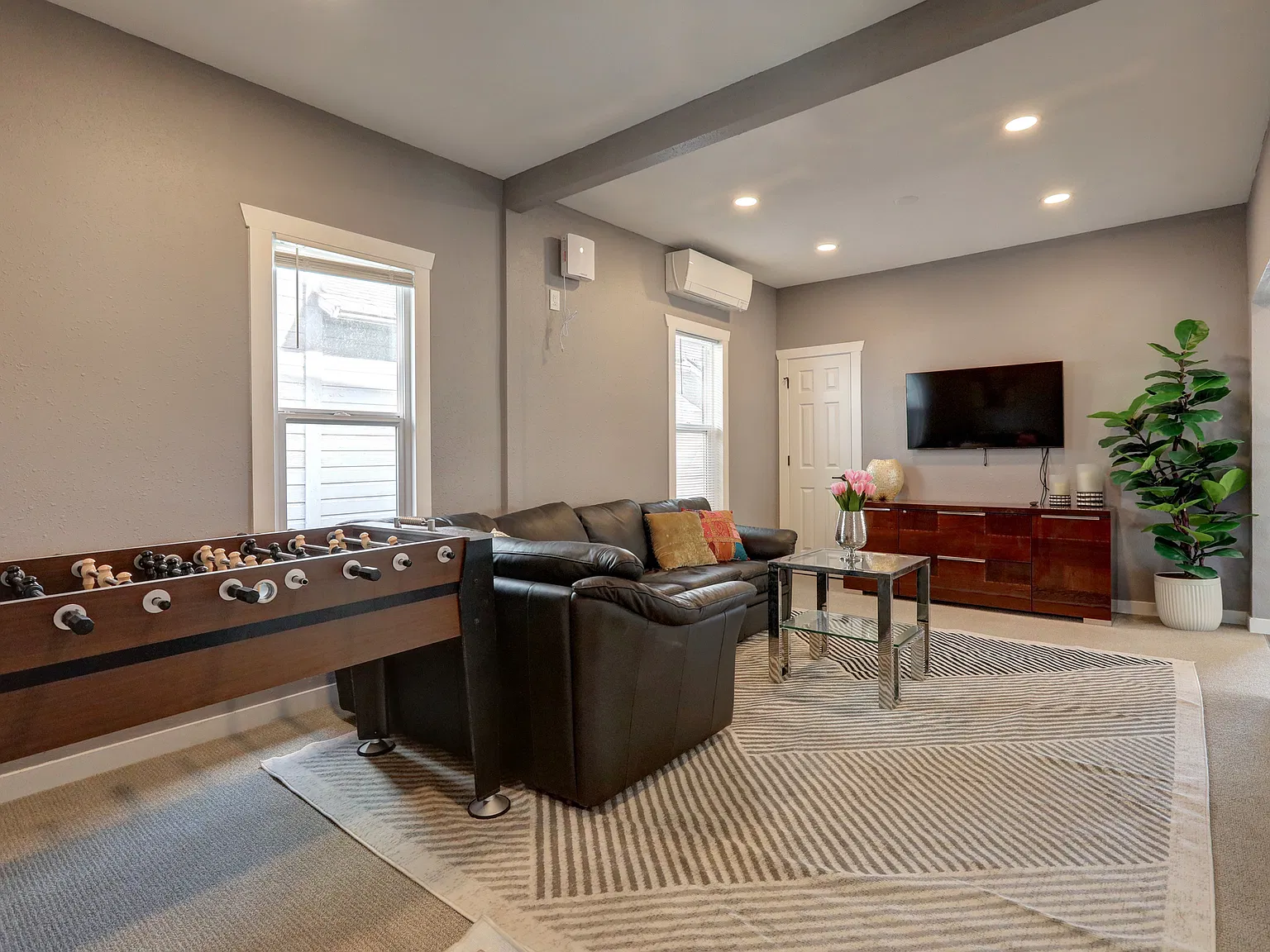 3 bed, 1366 sqft, $3,980 — Photo 3