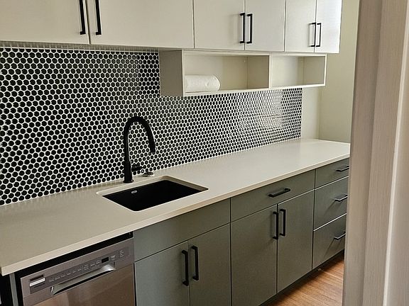 4th image of 2305 Victoria Ave #610610