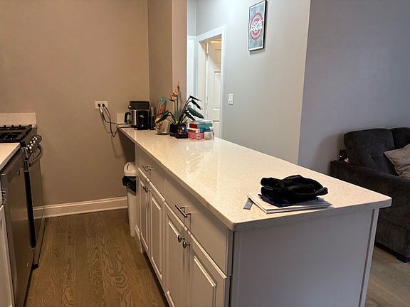 3rd image of 4703 N Winchester Ave APT 2R