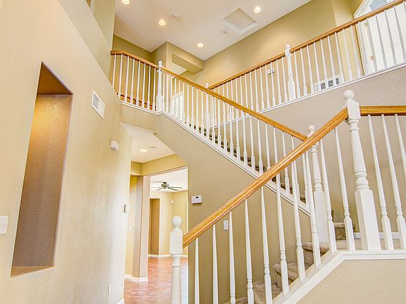 5th image of 350 Aldeburgh Cir