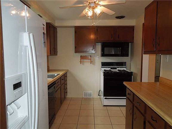 4th image of 2307 Wells Dr