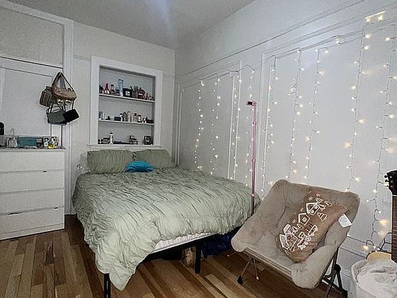 5th image of 50 E 31st St