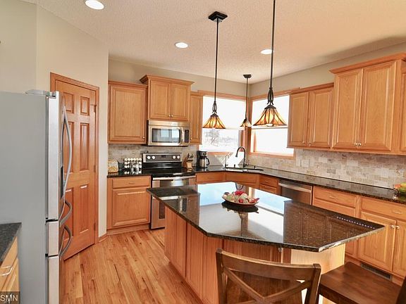 3rd image of 520 Pond View Dr SE