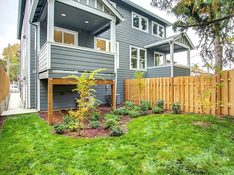 6053 NE Flanders St #6053 — Photo 10