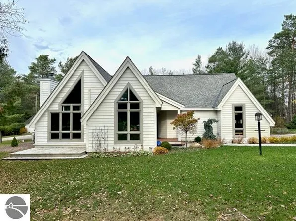 4143 N Concorde Rd, Boyne City, MI 49712