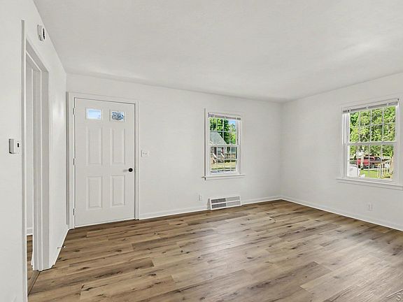 4th image of 7 Southlawn Ct