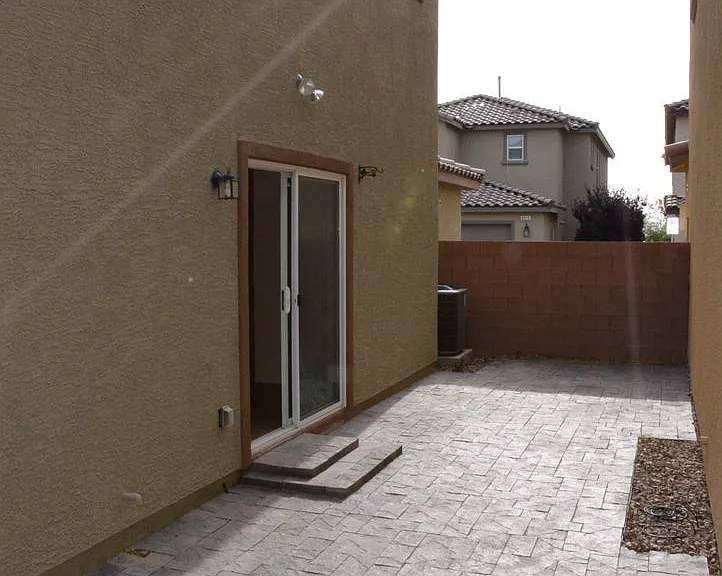 9920 Turquoise Glass Ct — Photo 29