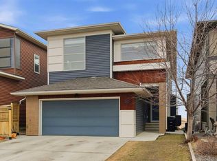 52 W Walden Grn SE, Calgary, AB T2X 0Z4